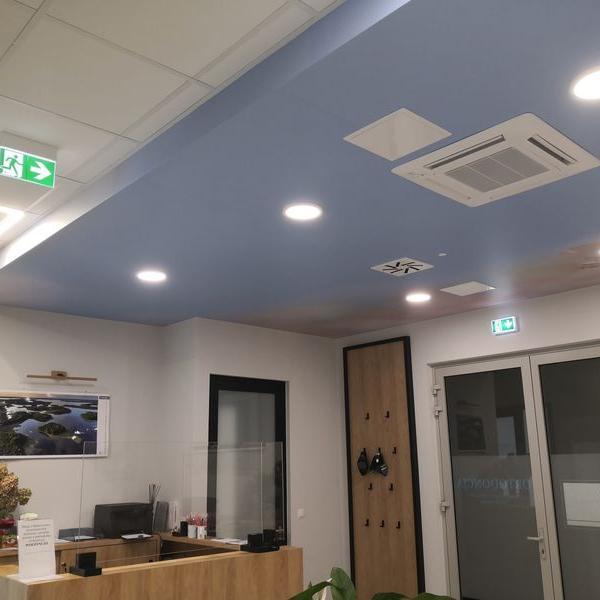 Poczekalnia: inteligentne lampy, oświetlenie Ppoż, kamera CCTV