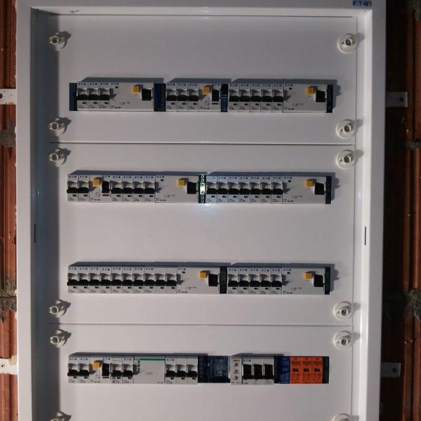 Profesjonalnie, czytelnie i estetycznie wykonana rozdzielnica elektryczna
